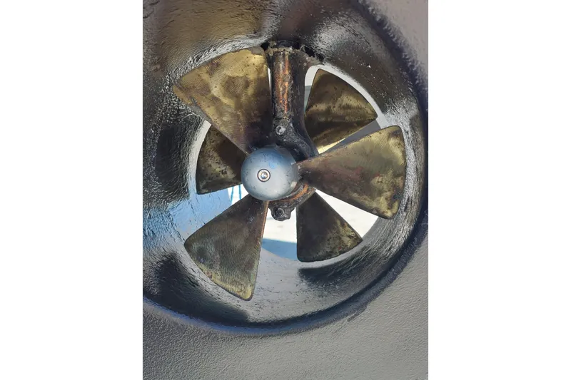 Slide: The Image of Propeller of 1993 Tollycraft 45 Cockpit Motor Yacht, close-up view. - 47