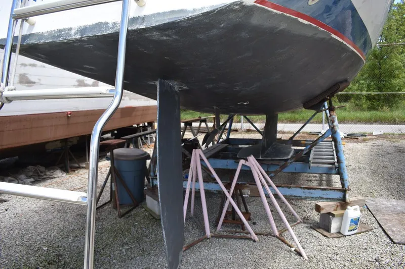 Slide: The Image of Catalina 310 sailboat from 2001 on a stand, showing keel and ladder. - 7