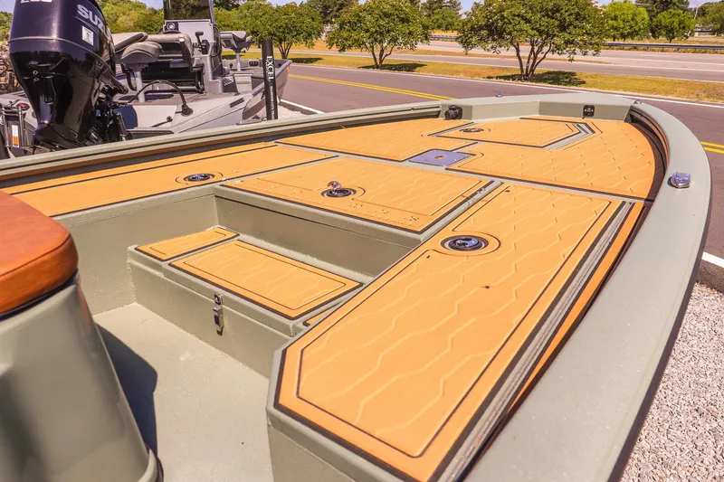 Slide: The Image of 2026 Avid 21 FSX boat with sleek deck design and modern features. - 9