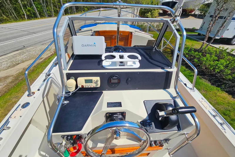 Slide: The Image of 1990 Boston Whaler OUTRAGE CUDDY boat cockpit with Garmin navigation system. - 5