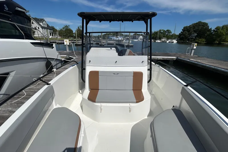 Slide: The Image of 2023 Beneteau Flyer 8 SPACEdeck at dock, modern design. - 10