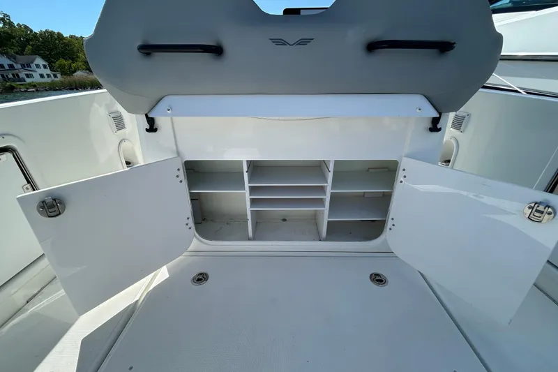 Slide: The Image of Storage compartment in Beneteau Flyer 8 SPACEdeck 2023 boat. - 7