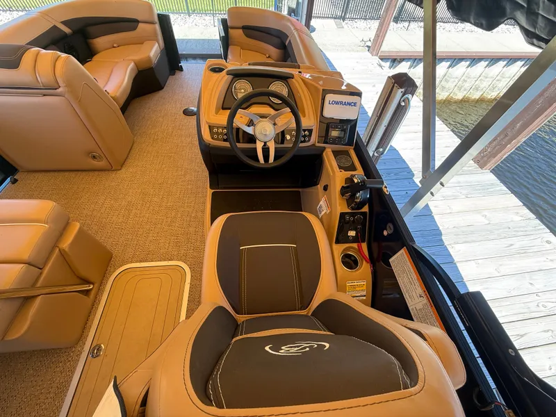 Slide: The Image of Interior of Barletta CABRIO 24 UETT 2024 pontoon boat. - 10