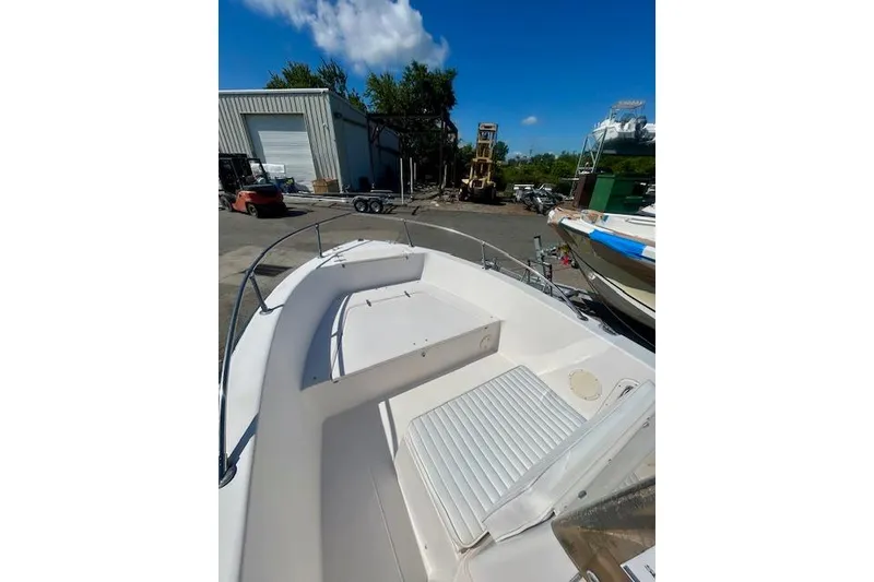 Slide: The Image of 1994 Grady-White Spirit 175 boat outdoors in sunny weather. - 10