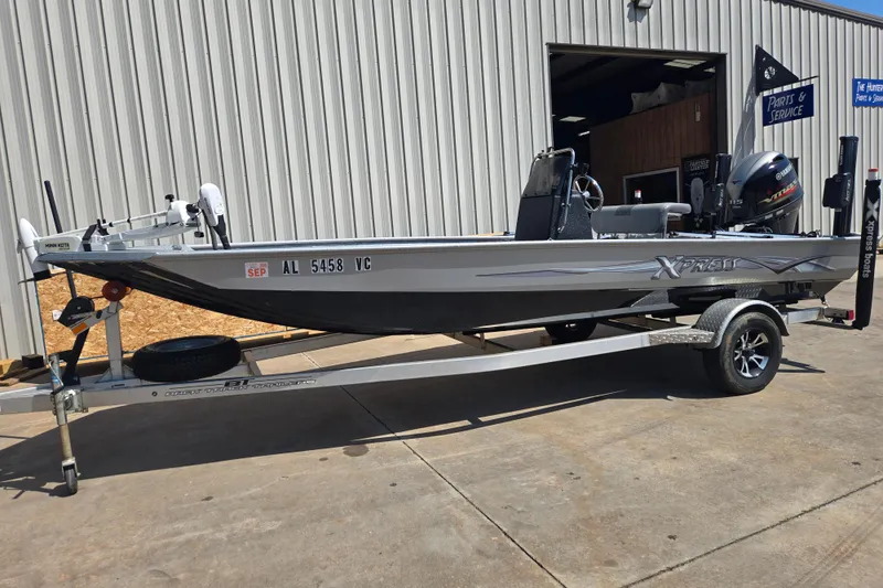The Image of 2019 Xpress SW20B boat on trailer, parked outside service center. - 0