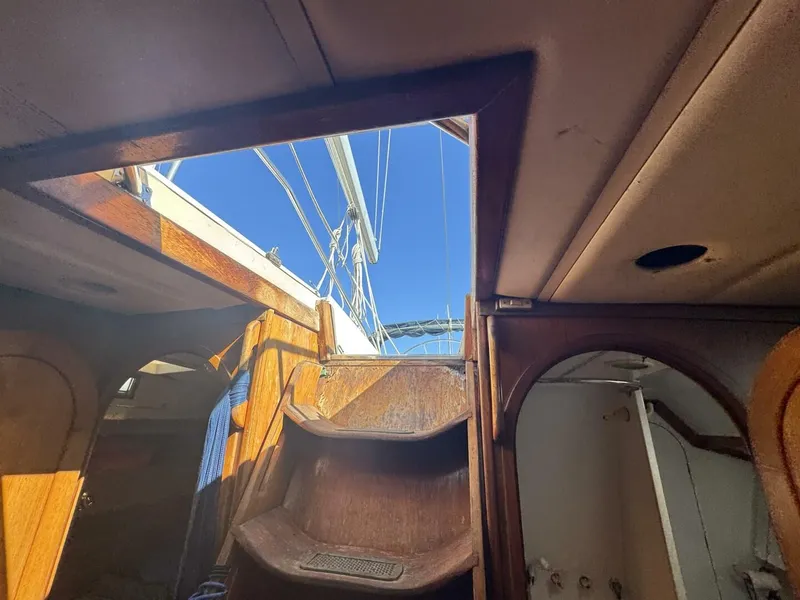 Slide: The Image of Interior view of a 1987 Wauquiez Centurion 47 yacht. - 24