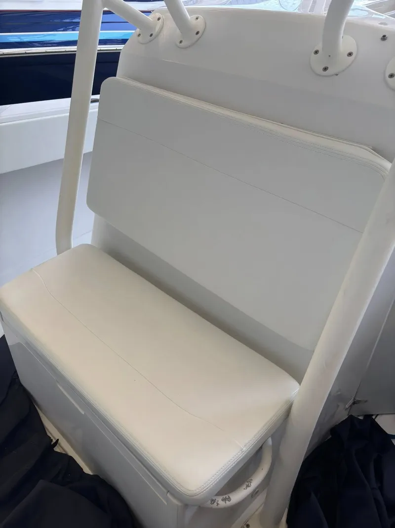 Slide: The Image of Jupiter 31 CC FWD seating, white, 2006 model. - 20