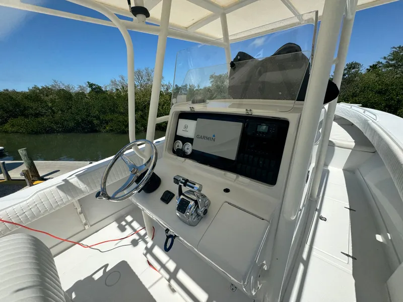 Slide: The Image of Jupiter 31 CC boat console with Garmin system, year 2006. - 30