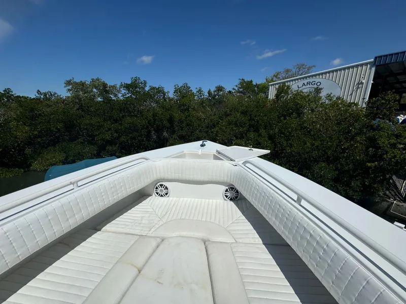 Slide: The Image of 2006 Jupiter 31 CC boat with forward seating and white upholstery. - 34