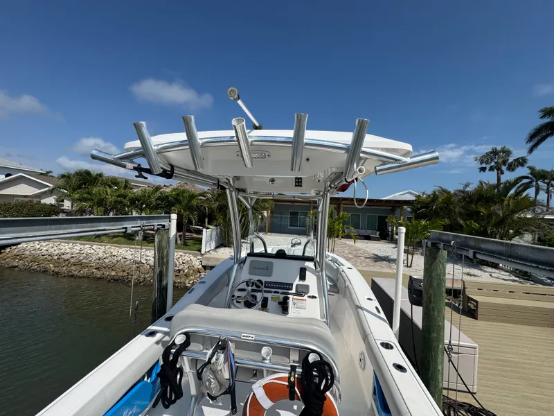 Slide: The Image of Sea Fox 248 Commander 2020 at a sunny dock. - 21