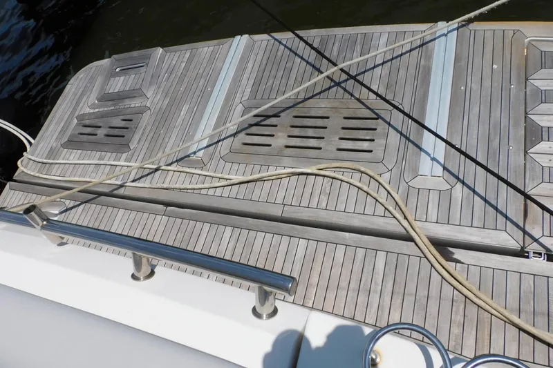 Slide: The Image of 2019 Sea Ray L550 yacht deck with wooden finish and ropes. - 20
