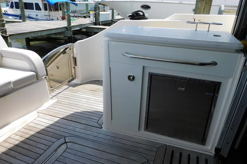 Slide: The Image of 2019 Sea Ray L550 yacht deck with seating and kitchenette area. - 22