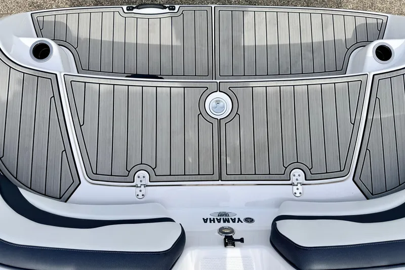 Slide: The Image of 2024 Yamaha AR195 boat deck with sleek, modern design and durable materials. - 16