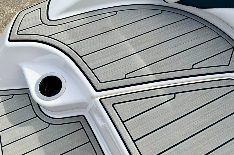 Slide: The Image of 2024 Yamaha AR195 boat deck with sleek, modern design and integrated cup holder. - 19