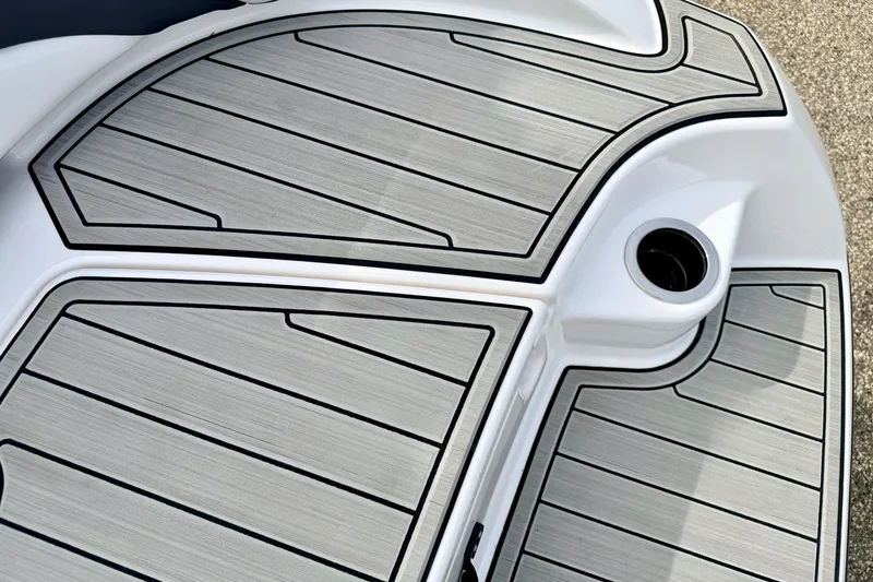 Slide: The Image of 2024 Yamaha AR195 boat deck with sleek, modern design and integrated cup holder. - 20