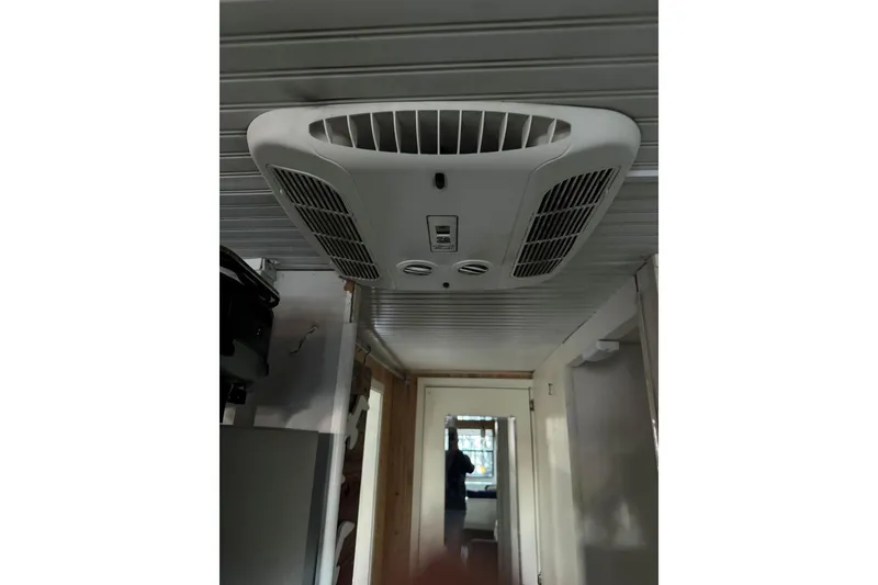 Slide: The Image of Ceiling air conditioning unit inside 2006 Catamaran Cruisers Aqua Cruiser Executive - 51' houseboat. - 27