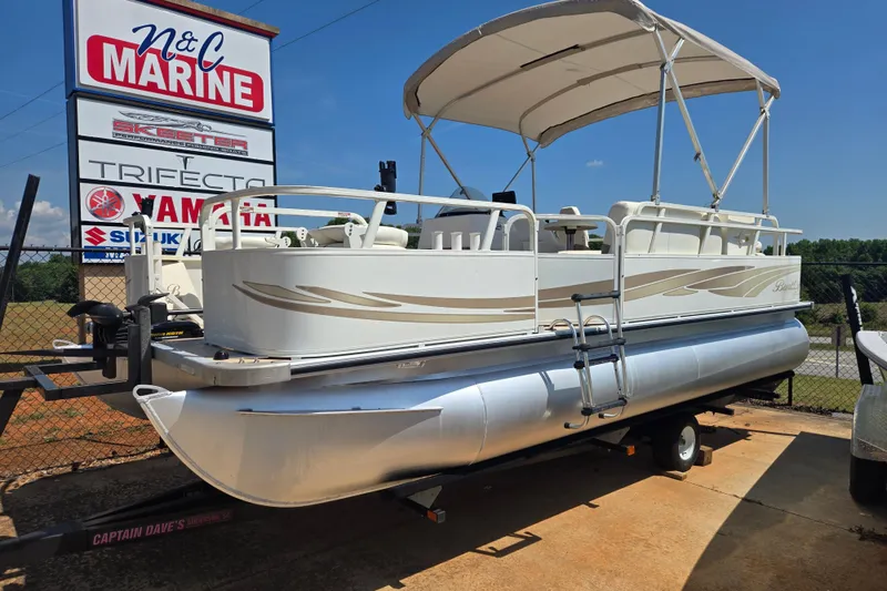 The Image of 2010 Bentley Pontoons 200 Fish boat on trailer at N&C Marine dealership. - 1