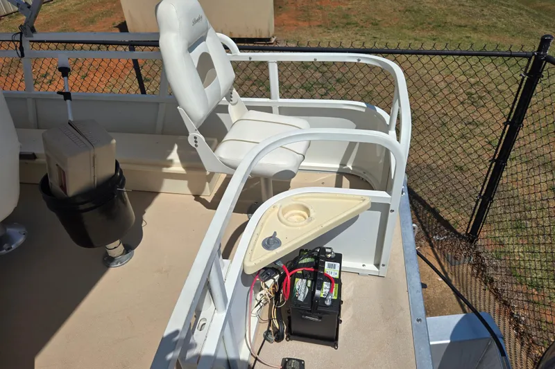 Slide: The Image of 2010 Bentley Pontoons 200 Fish interior with seating and battery compartment. - 11
