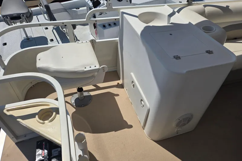 Slide: The Image of 2010 Bentley Pontoons 200 Fish interior with seating and storage compartments. - 13