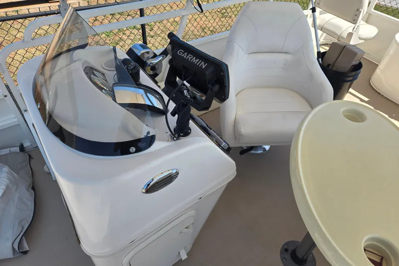 Slide: The Image of 2010 Bentley Pontoons 200 Fish helm with Garmin GPS and white captain's chair. - 14