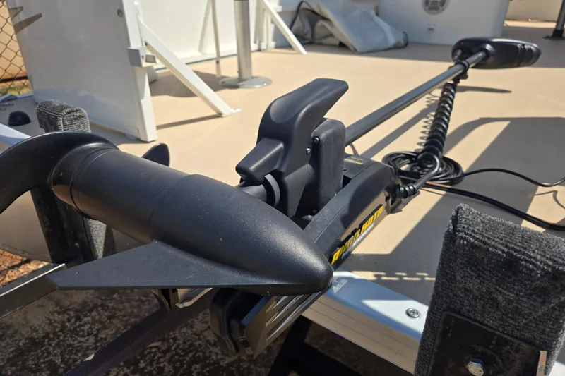 Slide: The Image of Trolling motor on a 2010 Bentley Pontoons 200 Fish boat deck. - 17