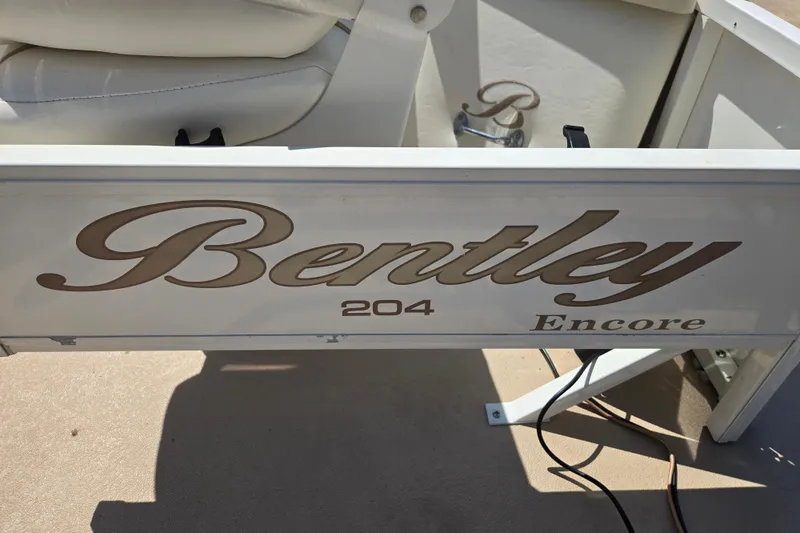Slide: The Image of Bentley Pontoons 200 Fish 2010 model with "Encore" branding on the side. - 4