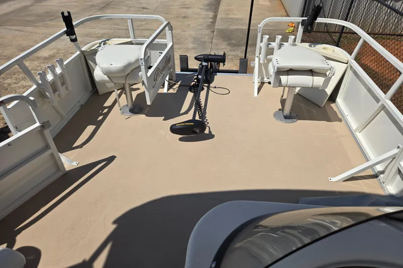 Slide: The Image of 2010 Bentley Pontoons 200 Fish deck with seating and fishing rod holders. - 5