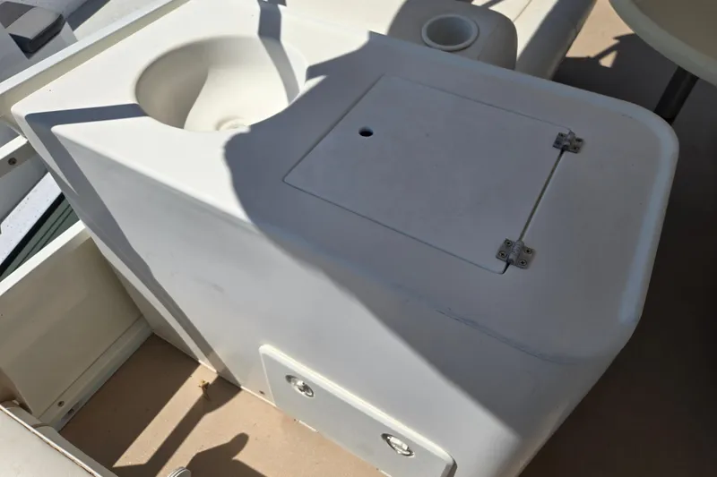 Slide: The Image of 2010 Bentley Pontoons 200 Fish boat sink and storage compartment. - 9