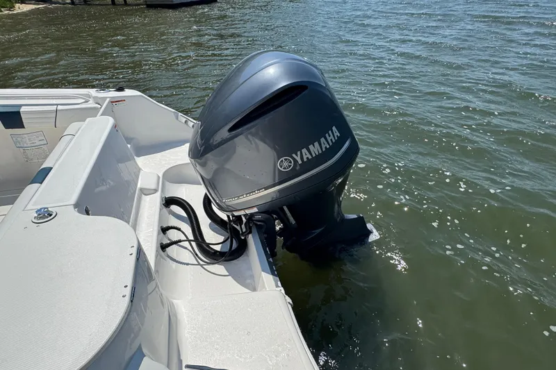Slide: The Image of 2016 Wellcraft 252 Coastal boat with Yamaha outboard motor on water. - 5