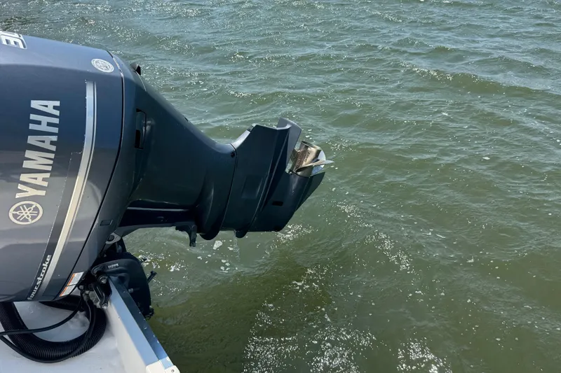 Slide: The Image of Yamaha outboard motor on 2016 Wellcraft 252 Coastal boat in water. - 6