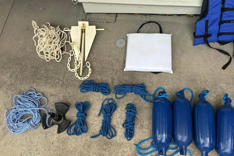 Slide: The Image of Boat accessories for Chaparral 19 H2O Ski & Fish 2012, including ropes, anchors, and fenders. - 6