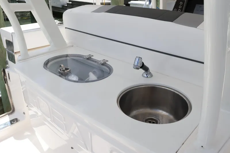 Slide: The Image of 2020 Robalo R272 Center Console boat sink and livewell station. - 19