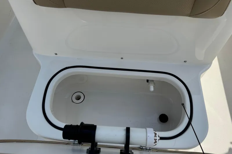 Slide: The Image of Livewell compartment on a 2020 NauticStar 231 Hybrid boat. - 27
