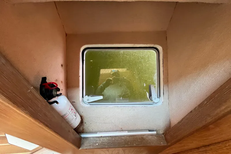 Slide: The Image of Interior of 2008 Broadblue 415 with window and fire extinguisher. - 52