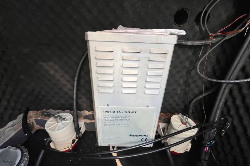 Slide: The Image of Electrical component setup inside a 2008 Broadblue 415 boat, featuring cables and a Mastervolt device. - 72