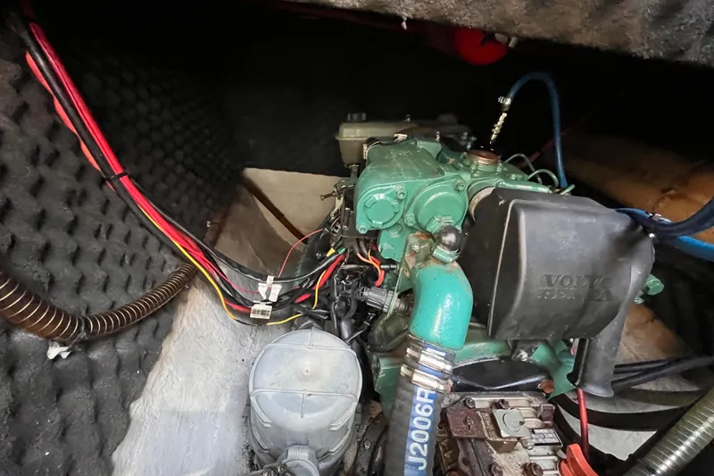 Slide: The Image of Engine compartment of a 2008 Broadblue 415 catamaran with Volvo Penta engine. - 75