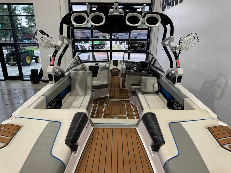 Slide: The Image of Interior of a 2013 Nautique Super Air Nautique G25 boat. - 10