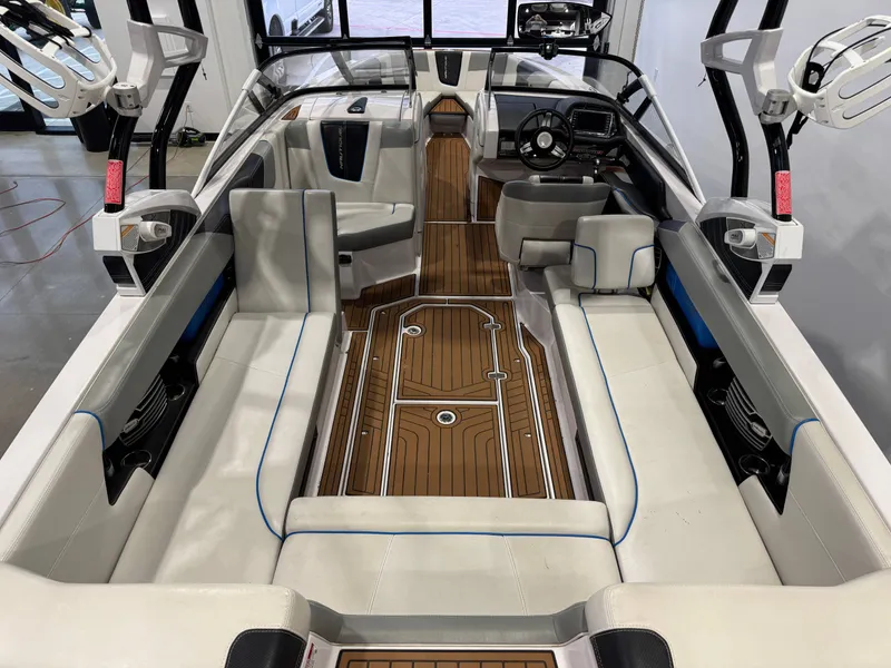 Slide: The Image of Interior of a 2013 Nautique Super Air Nautique G25 boat with luxurious features. - 14