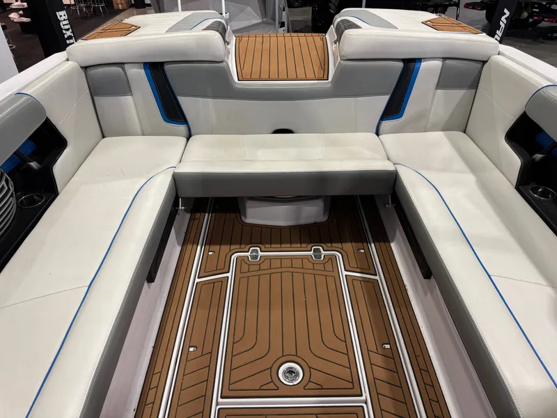 Slide: The Image of Interior of a 2013 Nautique Super Air Nautique G25 boat. - 28