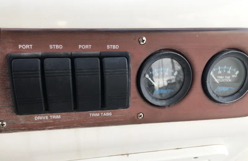 Slide: The Image of Dashboard of 1999 Chris-Craft 320 Express Cruiser. - 31
