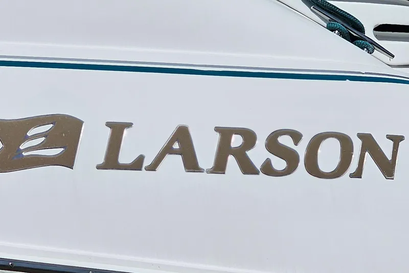 Slide: The Image of Larson Cabrio 330 boat logo on white surface, 2000 model. - 28