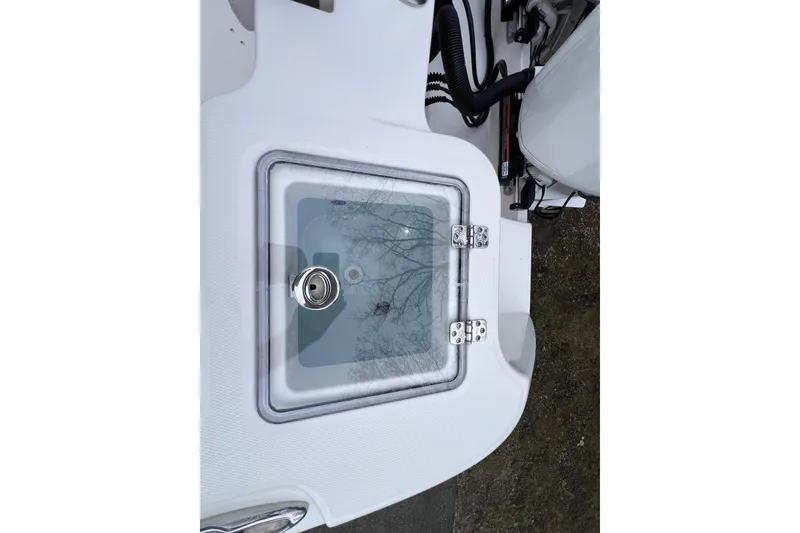 Slide: The Image of 2022 Edgewater 262CC boat livewell with secure latch and clear lid. - 22