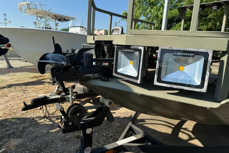 Slide: The Image of 2020 Tracker Grizzly 1860 CC Sportsman boat with Minn Kota motor and Archenemy lights. - 12