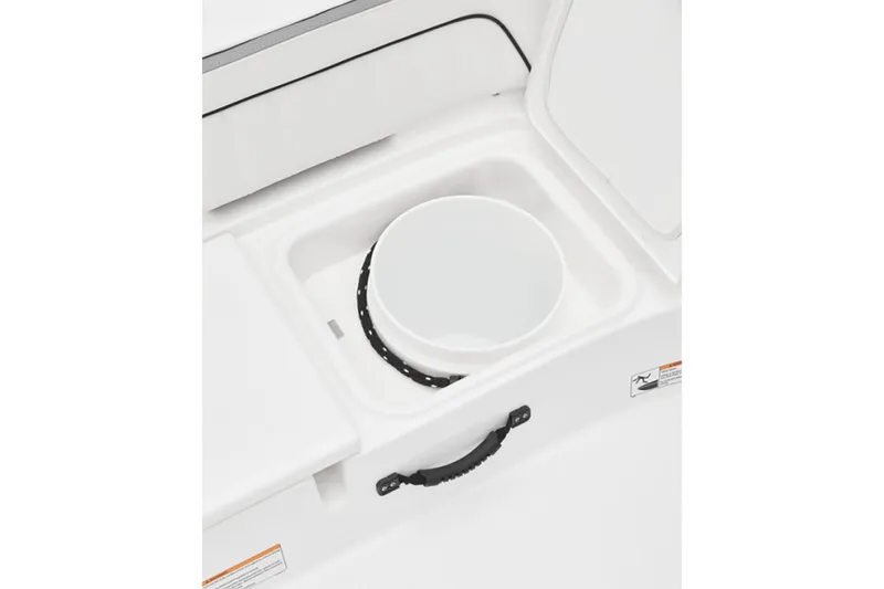 Slide: The Image of Yamaha 195 FSH Sport 2025 boat, integrated storage compartment. - 5