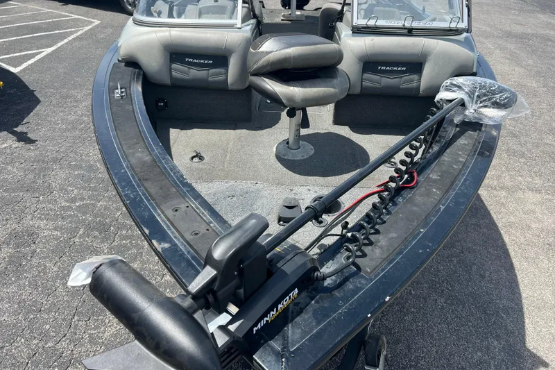 Slide: The Image of 2017 Tracker Targa V-18 WT boat with seating and trolling motor on display. - 3