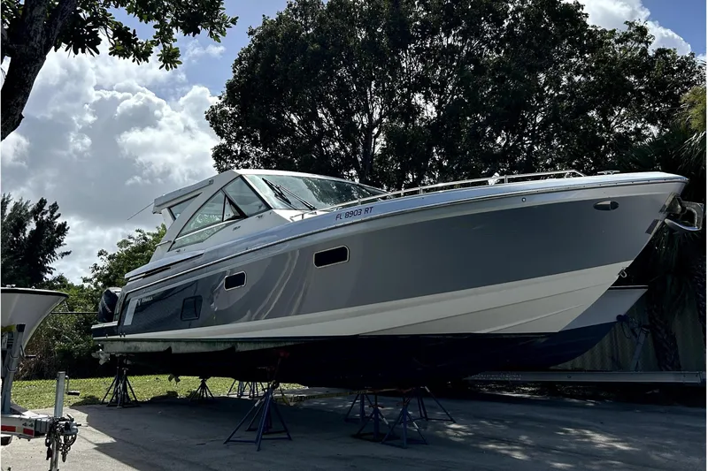 The Image of 2018 Formula 430 Super Sport Crossover boat on stands outdoors. - 1
