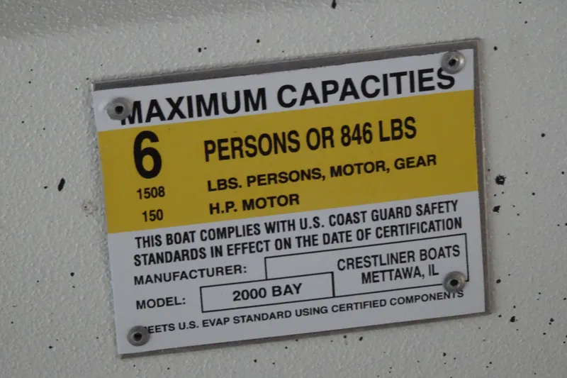 Slide: The Image of Capacity label for 2023 Crestliner 2000 Bay boat, maximum 6 persons or 846 lbs. - 18