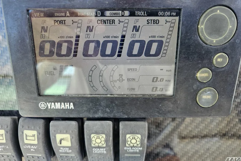 Slide: The Image of Yamaha engine display on 2005 Hydra-Sports Vector 3300 VX boat dashboard. - 17