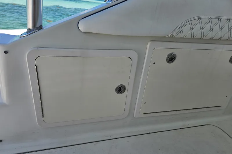 Slide: The Image of 2005 Hydra-Sports Vector 3300 VX boat storage compartments with ocean view. - 21