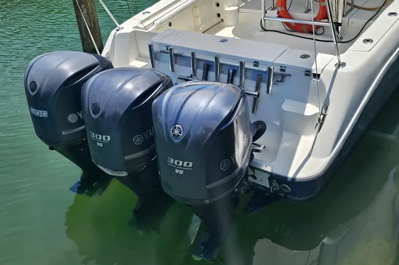 Slide: The Image of 2005 Hydra-Sports Vector 3300 VX with triple Yamaha 300 V6 outboard engines. - 8